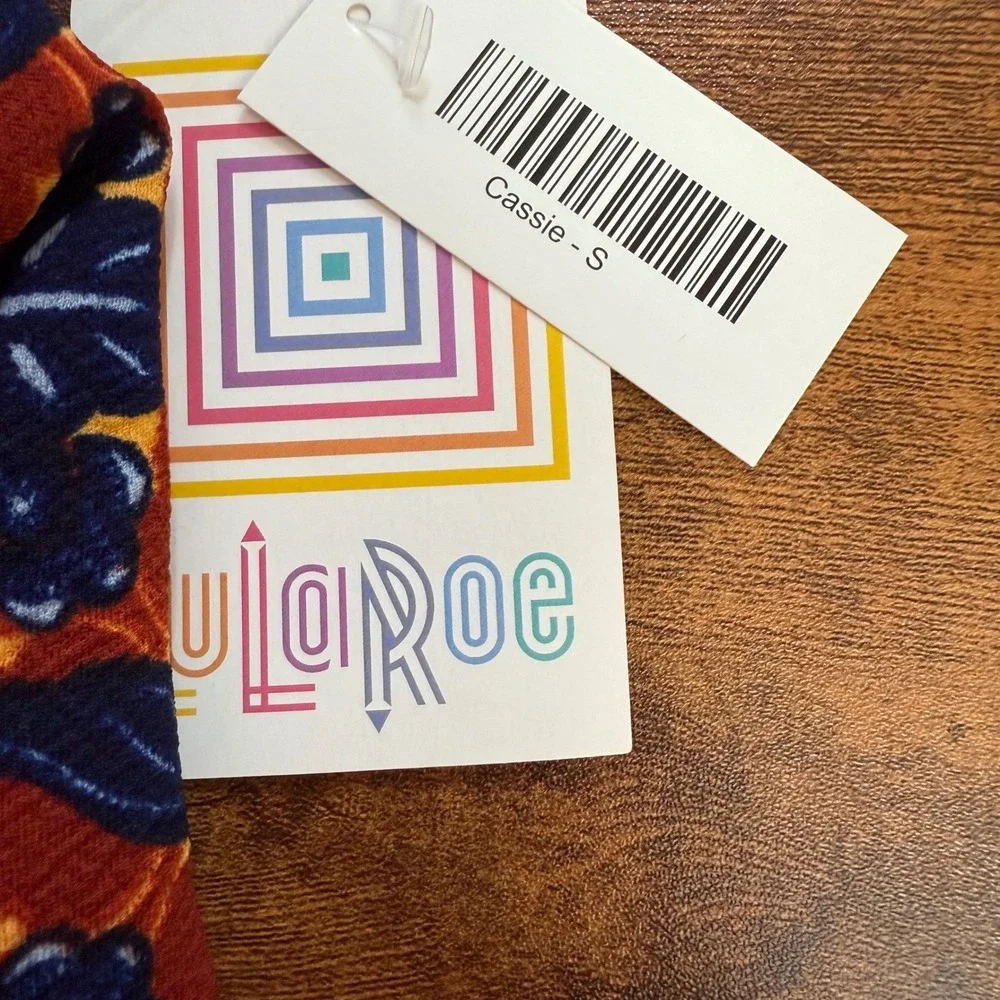 LuLaRoe Cassie Skirt Women's Small Floral Geometric Fitted Knit‎ Pencil